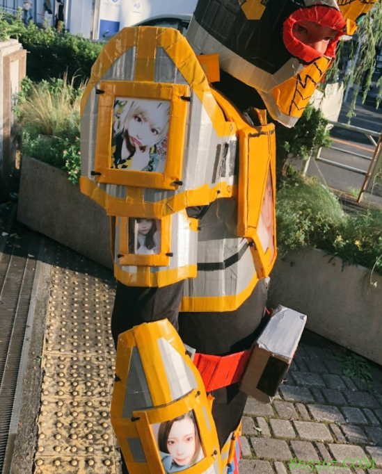 日本小哥拿13位前女友照片cos帝王剑,网友吐槽:难怪都分手了