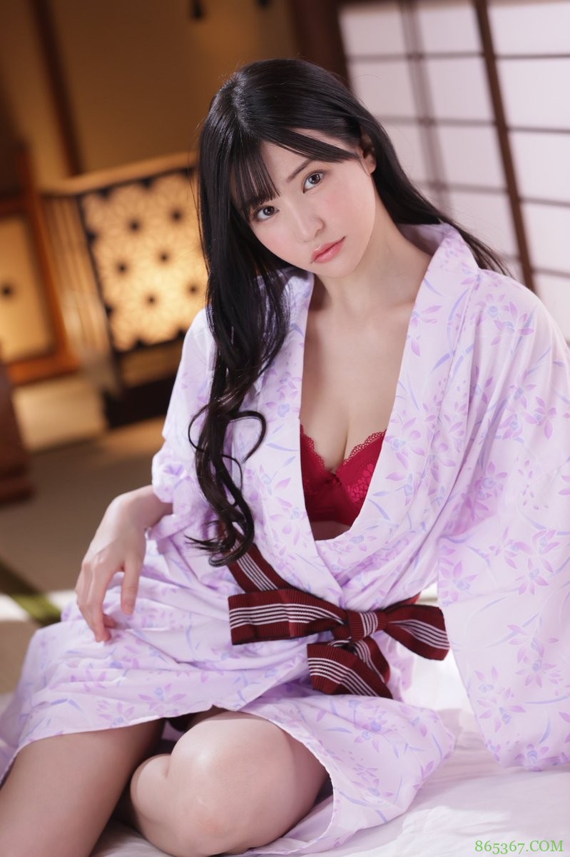 暗黑救世主“高桥圣子”中出解禁!腿开开让男优尽情玩乐……