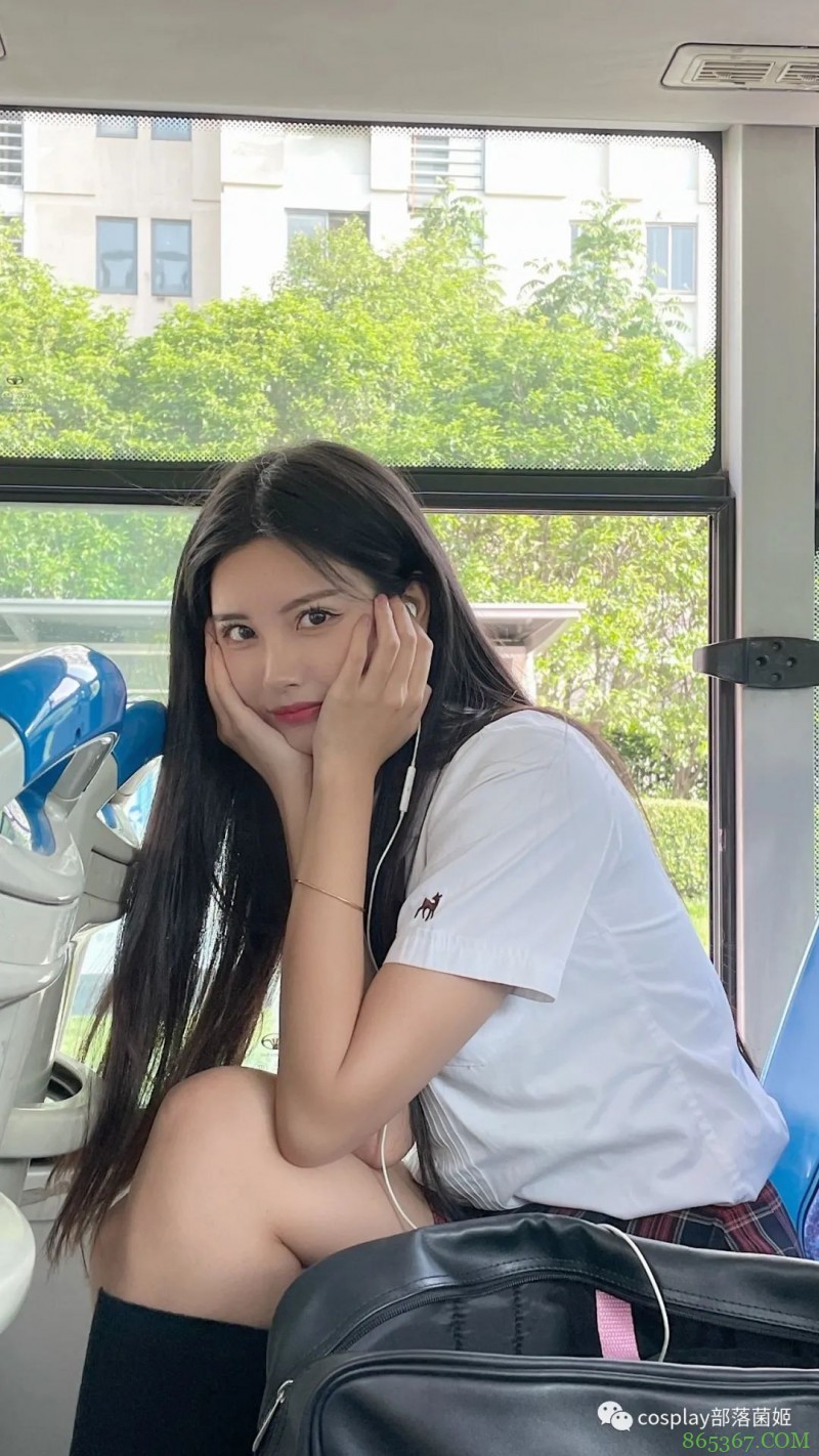 JK少女：把耳机分你一半