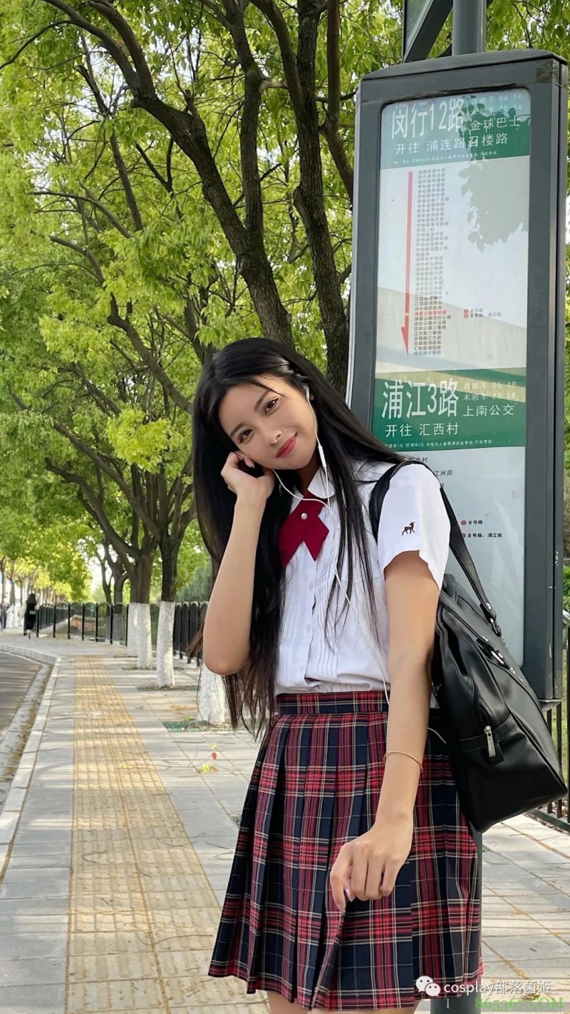 JK少女：把耳机分你一半