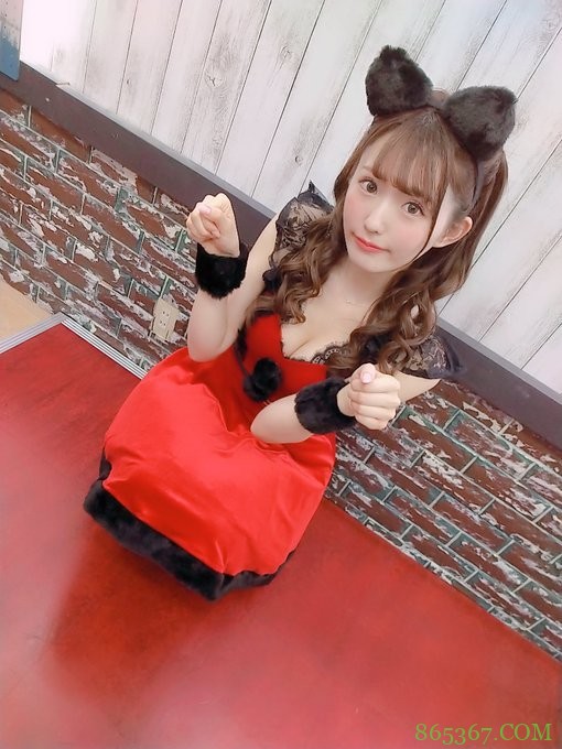 乙白沙也加SSIS-123 美腿丝袜诱惑令人浮想联翩的