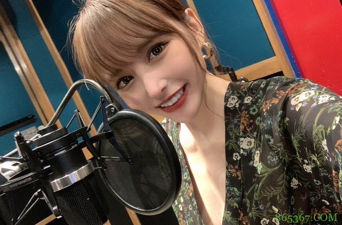 伊藤舞雪CAWD-226 人妻在同学面前大展抖M神功