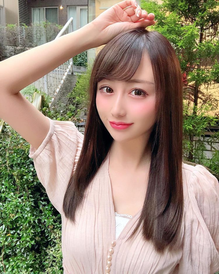 一双大眼很迷人!混血正妹《ゆい》性感身材甜美脸蛋随时能电晕客人!