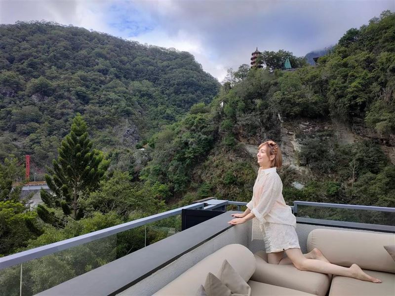 女星组「内湖美腿帮」成员各个超逼人 季芹愣:我没受邀…