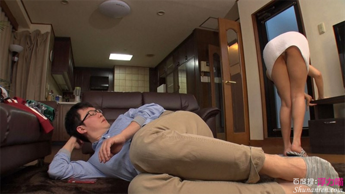 滨崎真绪在线作品，裹着浴巾被突然袭击盾牌中弹