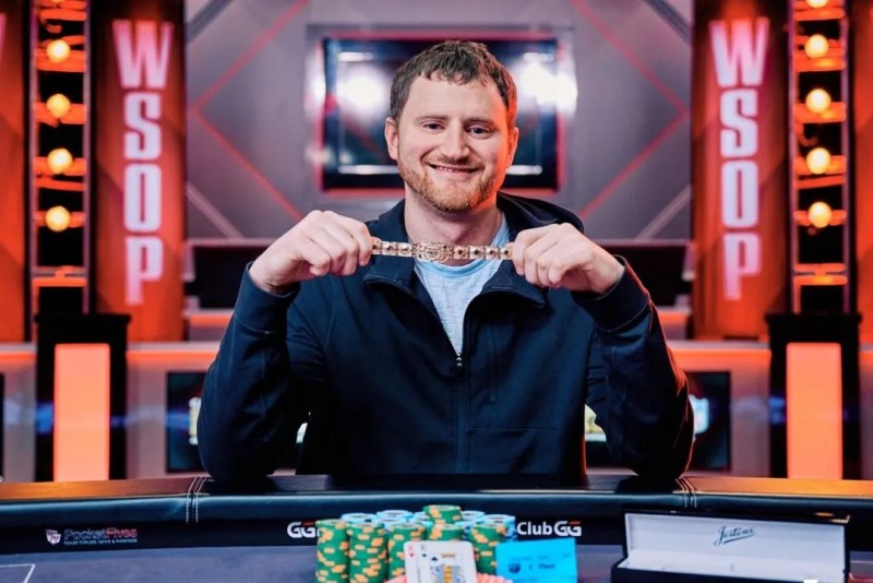 【EV扑克】WSOP豪客赛国人Zhewen Hu挺进FT!百W级别幸运赛到来,精彩连连!