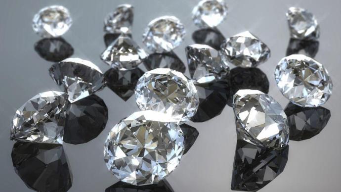 河南小县城1年生产400万克拉钻石，人工如何与天然分庭抗礼？