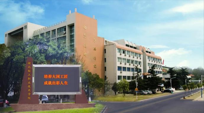 大龄高考是在浪费资源吗，52岁考生本人的回应来了