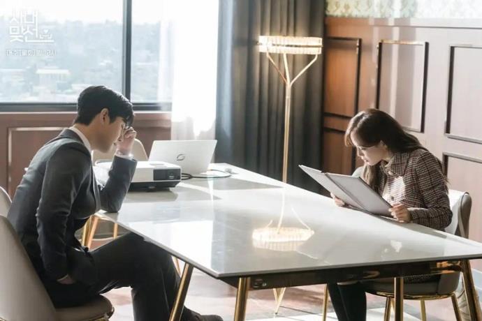 《社内相亲》韩剧EP3-4 集剧情，试着谈场真正的恋爱