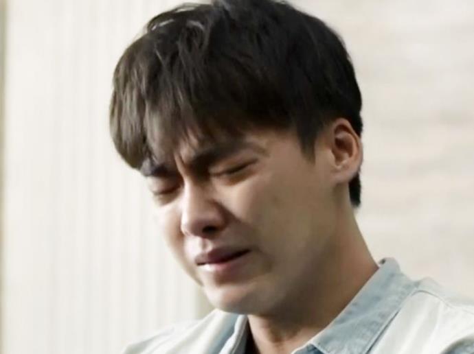 人民网：李易峰的粉丝该醒醒了，别活在梦里面