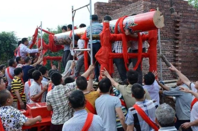 房顶上的民俗的图片 房顶上的民俗