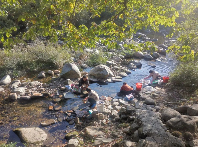 向左上山求佛 往右下溪问自己的图片 向左上山求佛 往右下溪问自己