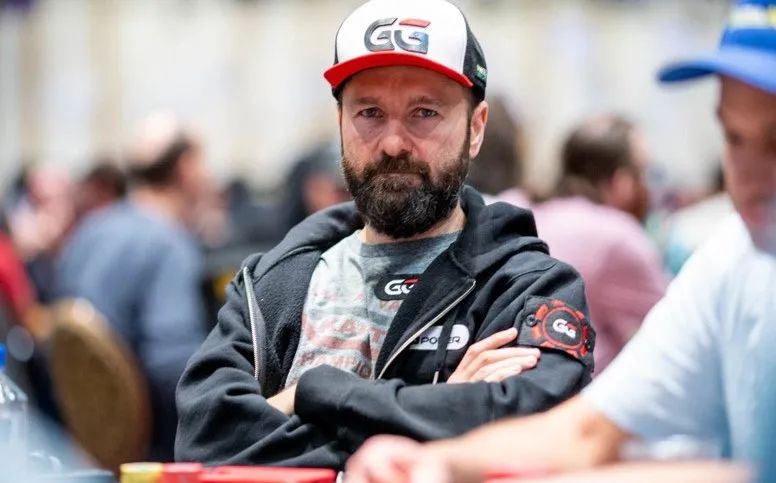 【EV扑克】丹牛被嫌太老!要进夜店买醉不成?知名女牌手说自己靠“通灵”打牌!