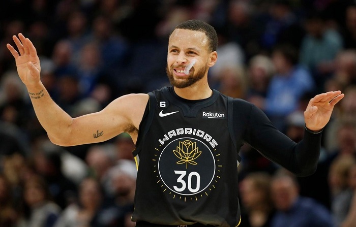 大发体育-库里命中6记三分距篮筐皆超8.53米 96-97赛季记录出手距离后最多,大发助力你的致富之路!