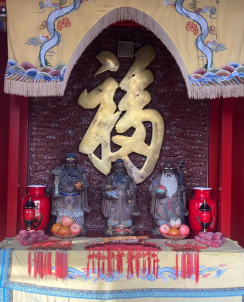 恭王府里说和珅