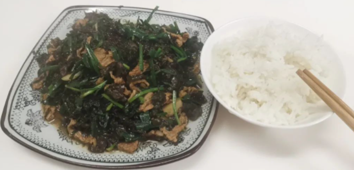 捡把地皮炒韭菜的图片 捡把地皮炒韭菜