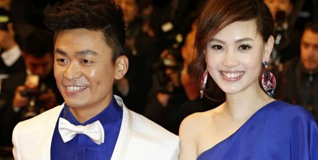 王宝强前妻马蓉久违晒近况,疑与神秘男同居,身材矮小不似宋喆