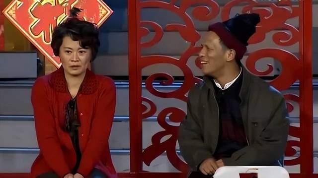 乡村爱情海燕现况曝光,身材发福胖到认不出,和老公同台唱二人转