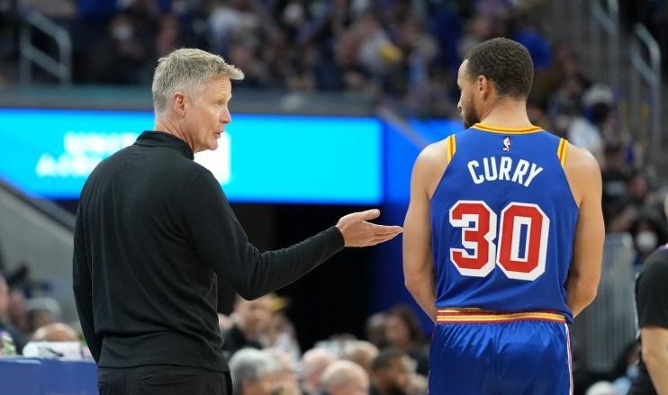 大发体育-科尔谈库里:他是我能在这执教9个赛季的原因 他是历史最佳之一,大发助力你的致富之路!