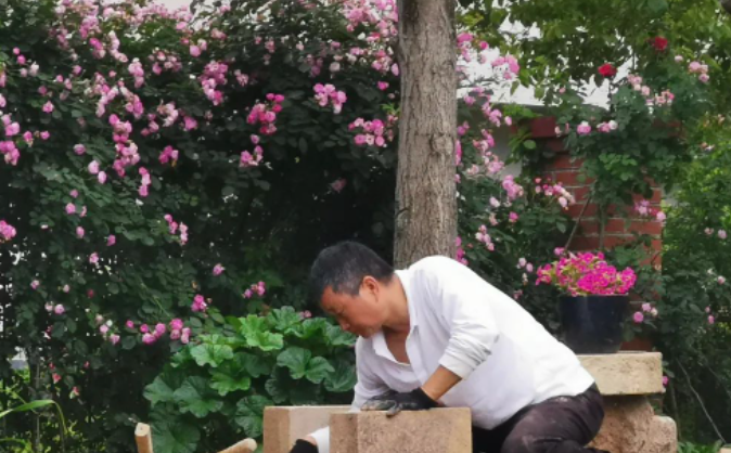 挖掉一座“山” 建个放马的地方的图片 挖掉一座“山” 建个放马的地方