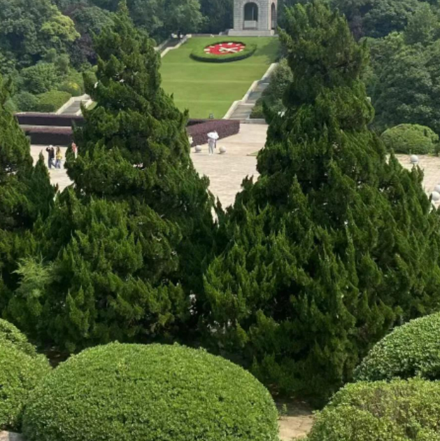 瞻仰雨花台烈士陵园