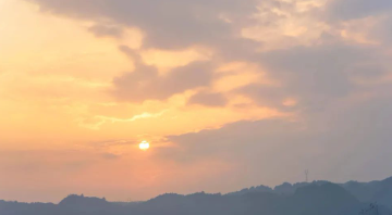 这是一个浅秋的图片 这是一个浅秋