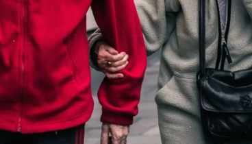 不高估自己，也不低估别人