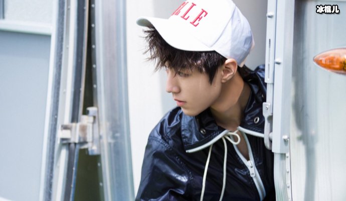 王俊凯忘发表情包随后再次上线将其补齐,网友:这严谨没谁了