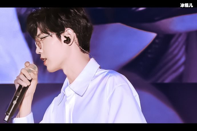 肖战手绘梅花回归引热议,四月复工引粉丝期待!