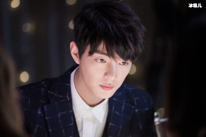 肖战复出后接拍手游广告,一奶一A形象反转魅力十足