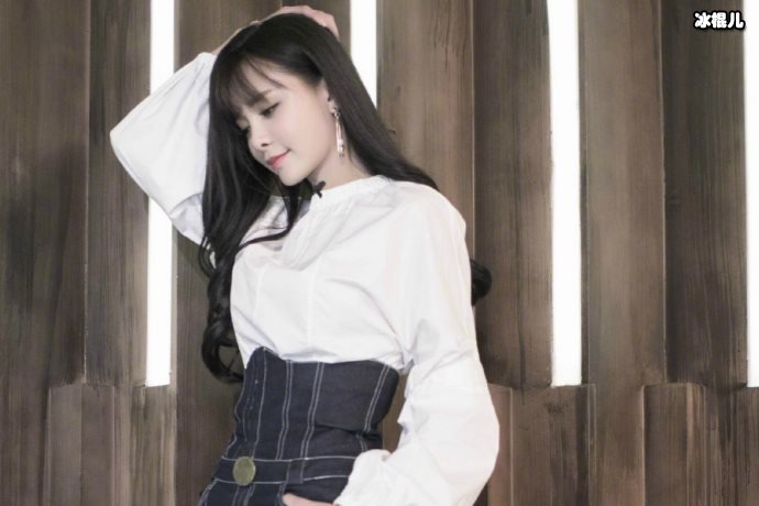 沈梦辰是一个颜值和身材都在线的女艺人,拥有着很高的人气