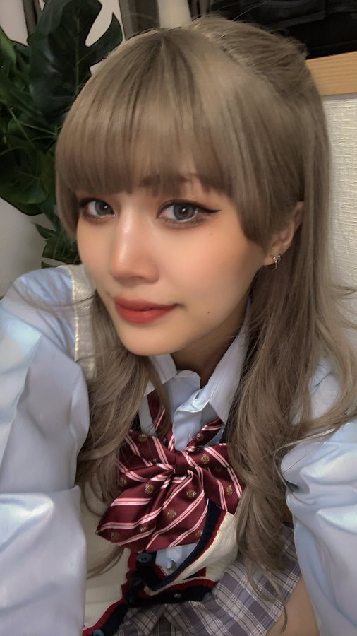 凤可怜(鳳カレン)出道作品番号及封面,凤可怜个人简介