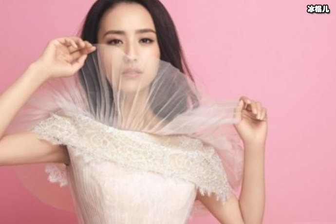 佟丽娅为抗疫公益歌曲《山河无恙》献唱,获得了很多粉丝的支持