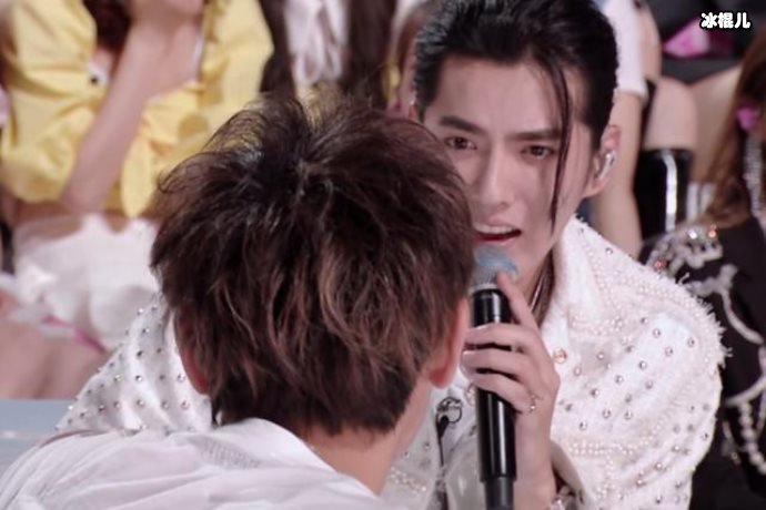 黄子韬发文吐槽手机质量,粉丝纷纷出主意网友:真乃粉丝界清流