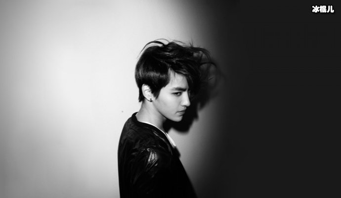 吴亦凡拍照耍帅,却在言辞中泄露了自己现在的处境