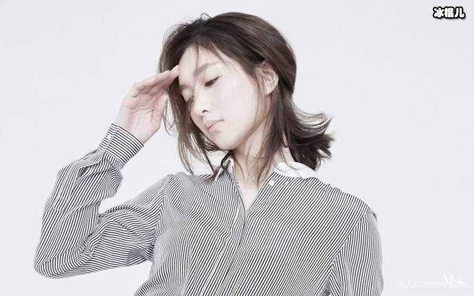 江疏影又有新写真照片,绿色连衣裙加短发气质高冷