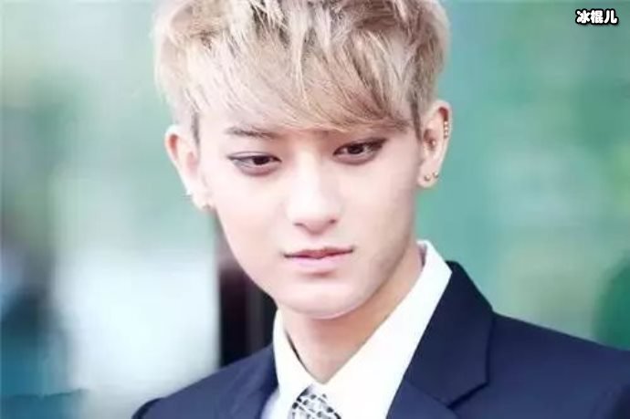 黄子韬爸爸追悼会被抓拍,记者围堵不顾家属意愿代拍何时被整治