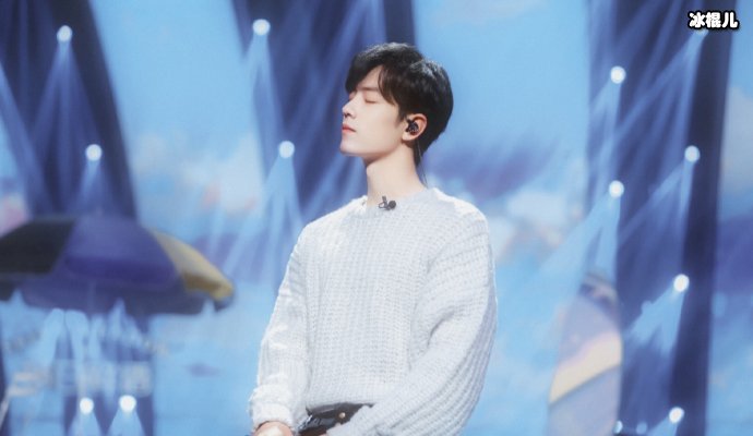 肖战现身公益直播间工作步入正轨,网友:《狼殿下》播出有望了