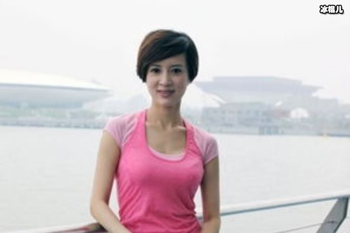 金巧巧海边家庭生日趴,亲子装上演浓浓母子情唯独不见于冬人影