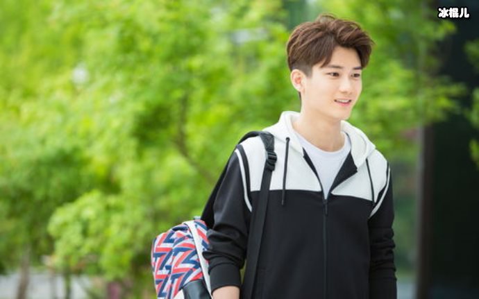 熊梓淇深夜晒与她的亲密合照,当事人转发公开恋情的节奏吗?