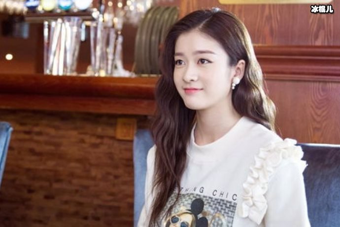 张雪迎晒自拍照,看起来少女感十足不少粉丝为她点赞