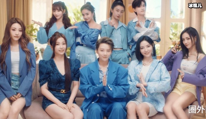 女团里面存在霸凌现象?卢静直播过程中门外传来求救声