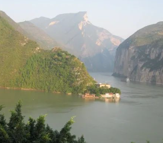 他说：长江黄河不会倒流！