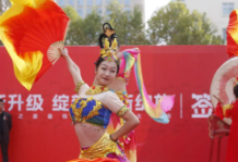 一片洁白上的鲜红的图片 一片洁白上的鲜红