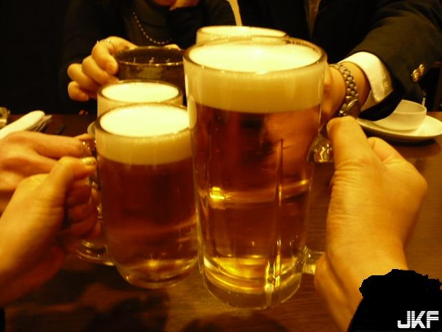 「露屁屁」、「睡車底」醉態百出 這個 IG 專門上傳醉漢睡相!