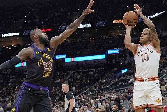 大发体育-詹姆斯空砍23+7+14文班两双 马刺击败湖人终结18连败,大发助力你的致富之路!