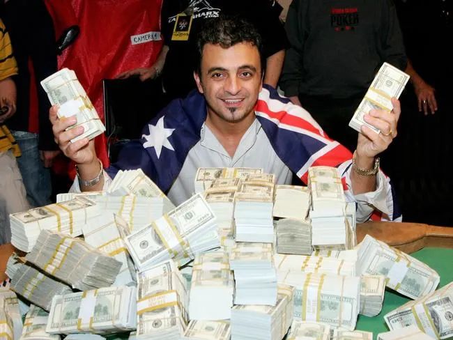 【EV扑克】翻前弃掉KK!看到对手的底牌后,所有人惊了