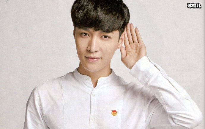 张艺兴提醒杨紫内衫滑落,提醒的方式太暖心了