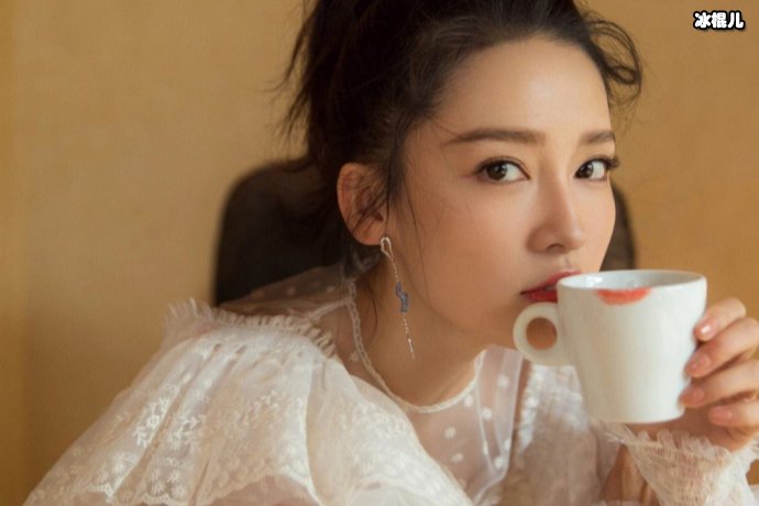 李沁的颜值遭质疑被女帝抢镜,众网友吐槽颜值翻车