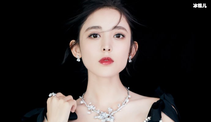 五一央视春晚古力娜扎造型曝光,衣服滑肩为何网友依旧直呼